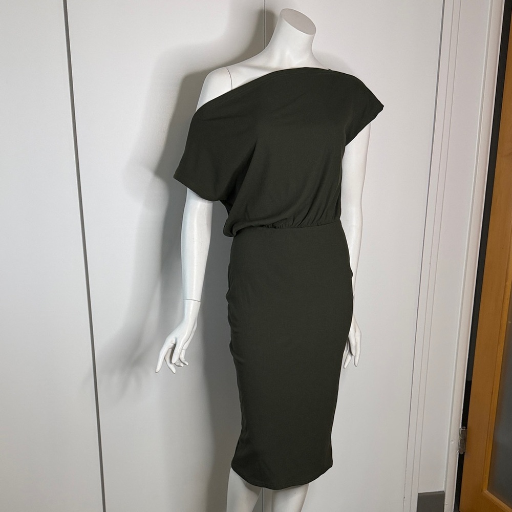 Elegant Off-Shoulder Dark Green Dress